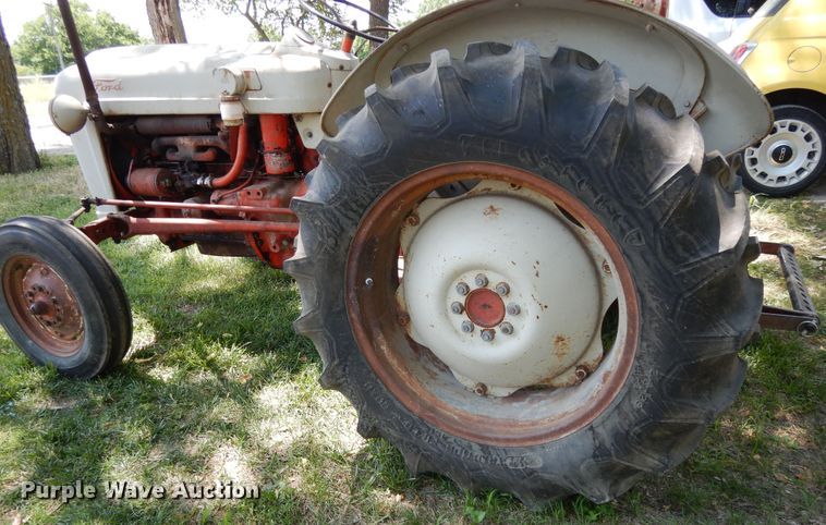 image for item DG7835 Ford 600  tractor