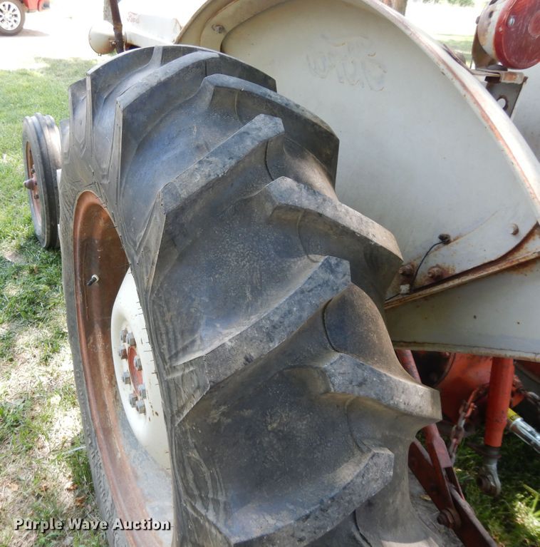 image for item DG7835 Ford 600  tractor