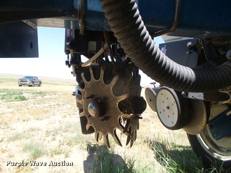 image for item DH4961 2005 Kinze 3200 no-till planter