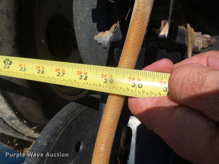 image for item DH4961 2005 Kinze 3200 no-till planter