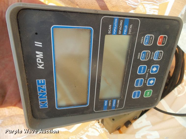 image for item DH4961 2005 Kinze 3200 no-till planter