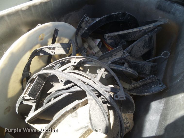 image for item DH4961 2005 Kinze 3200 no-till planter