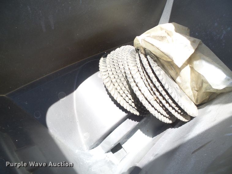 image for item DH4961 2005 Kinze 3200 no-till planter