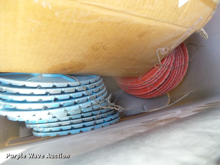 image for item DH4961 2005 Kinze 3200 no-till planter