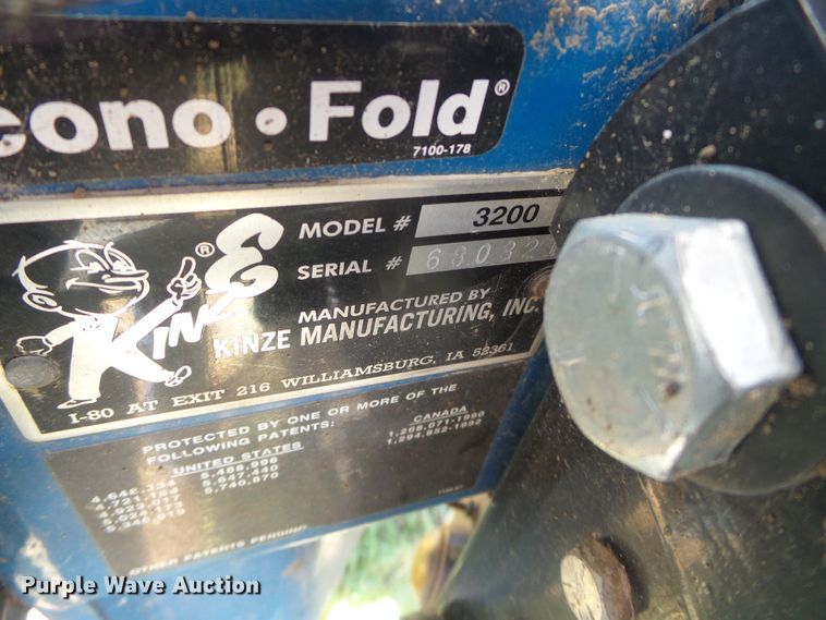 image for item DH4961 2005 Kinze 3200 no-till planter