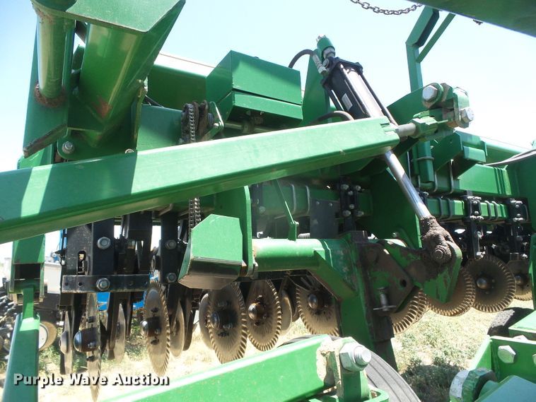 image for item DH4967 Great Plains Solid Stand 30 2SNT30-36109301113152 no-till grain drill