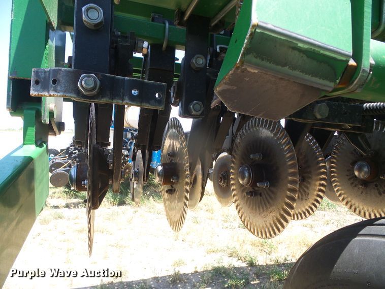 image for item DH4967 Great Plains Solid Stand 30 2SNT30-36109301113152 no-till grain drill