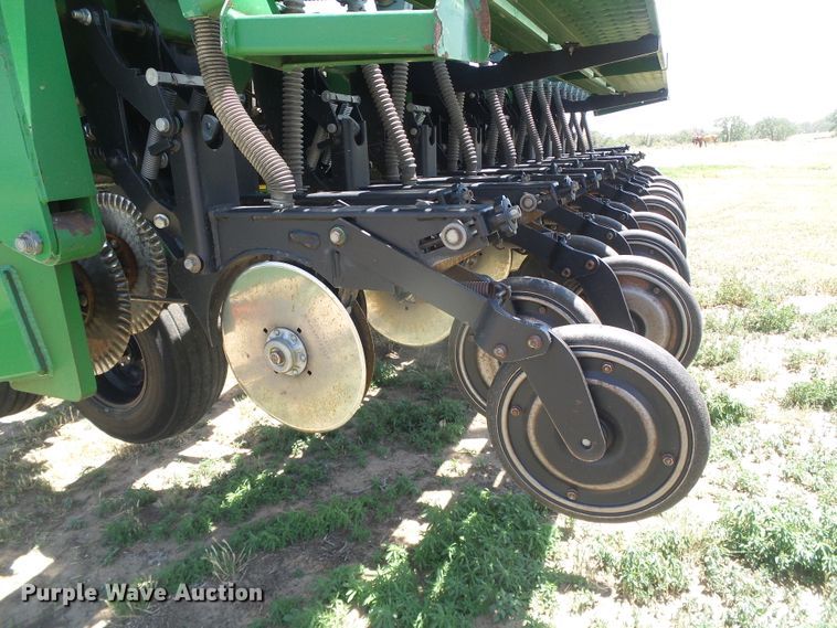 image for item DH4967 Great Plains Solid Stand 30 2SNT30-36109301113152 no-till grain drill