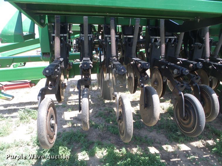 image for item DH4967 Great Plains Solid Stand 30 2SNT30-36109301113152 no-till grain drill