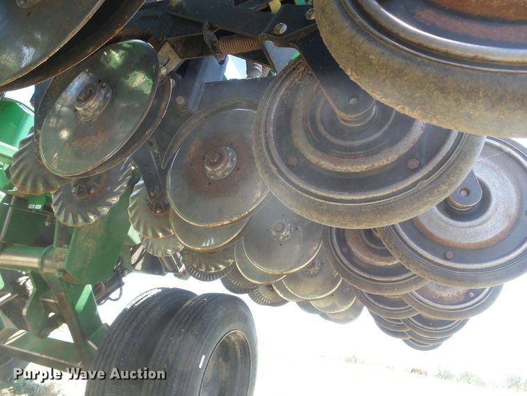 image for item DH4967 Great Plains Solid Stand 30 2SNT30-36109301113152 no-till grain drill