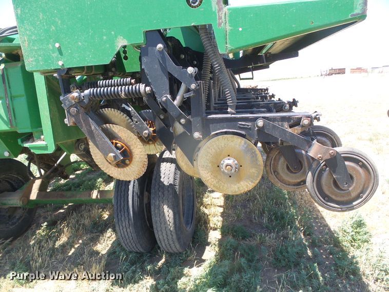 image for item DH4967 Great Plains Solid Stand 30 2SNT30-36109301113152 no-till grain drill
