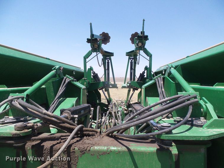 image for item DH4967 Great Plains Solid Stand 30 2SNT30-36109301113152 no-till grain drill
