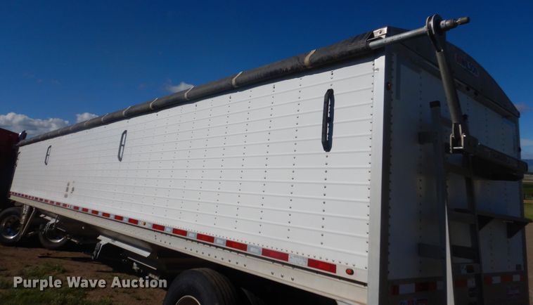 image for item GA9050 2016 Wilson DWH-500 Pace Setter double hopper bottom grain trailer