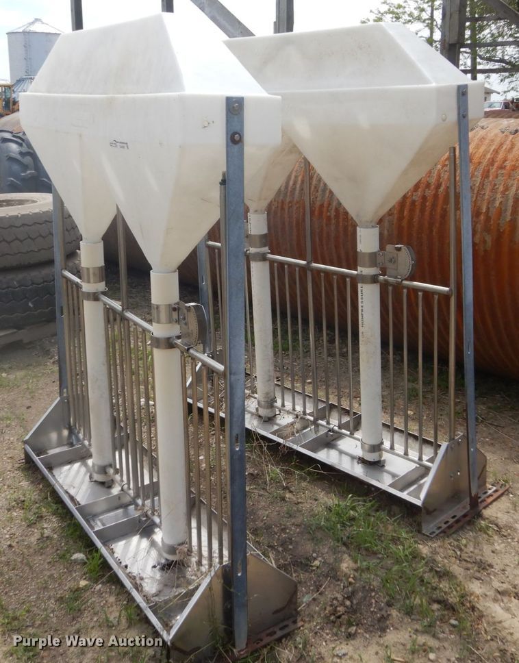 image for item GA9067 (2) hog feeders