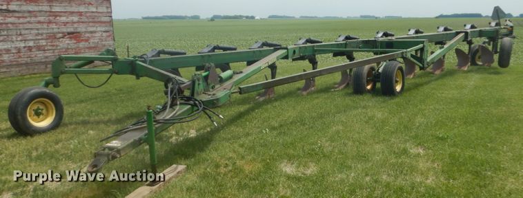 image for item GA9070 John Deere 3700 10 bottom plow