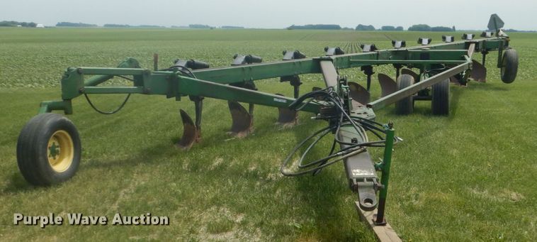 image for item GA9070 John Deere 3700 10 bottom plow