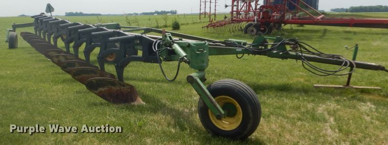 image for item GA9070 John Deere 3700 10 bottom plow