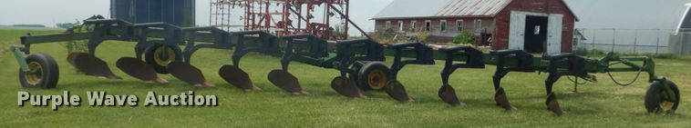 image for item GA9070 John Deere 3700 10 bottom plow