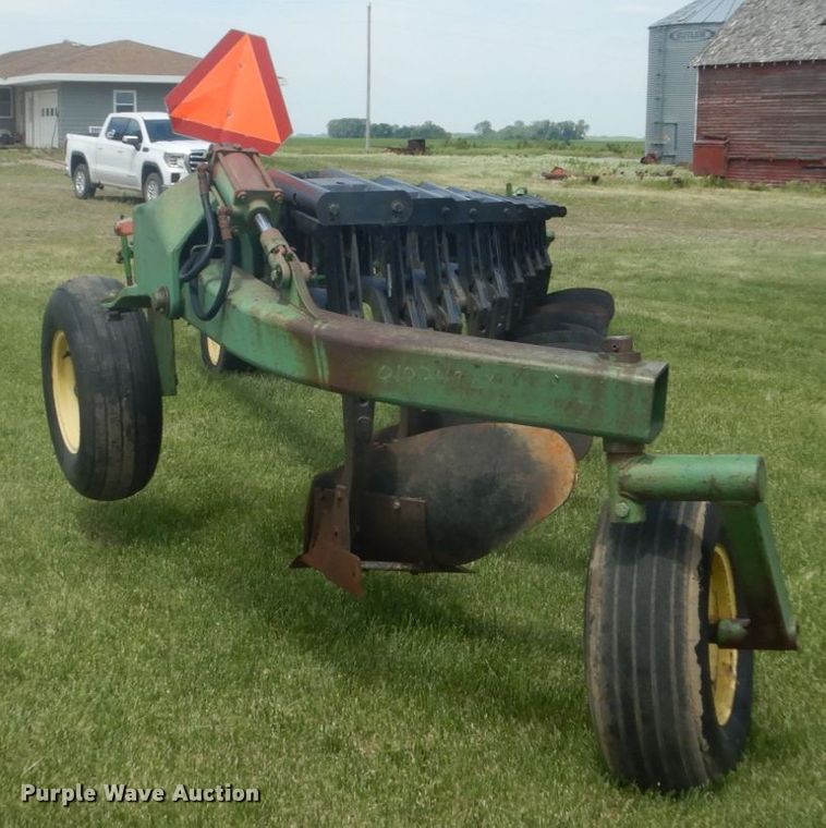 image for item GA9070 John Deere 3700 10 bottom plow