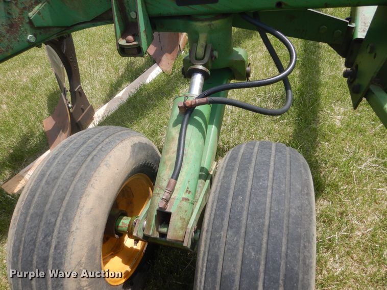 image for item GA9070 John Deere 3700 10 bottom plow