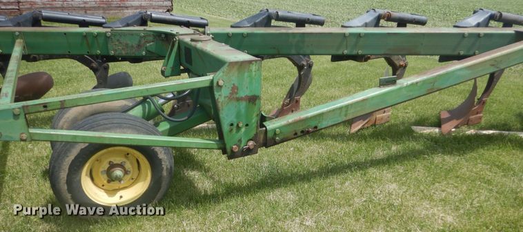 image for item GA9070 John Deere 3700 10 bottom plow