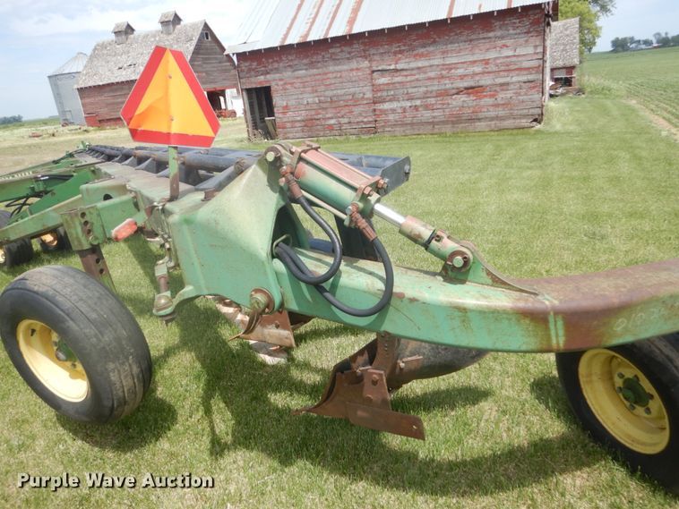 image for item GA9070 John Deere 3700 10 bottom plow