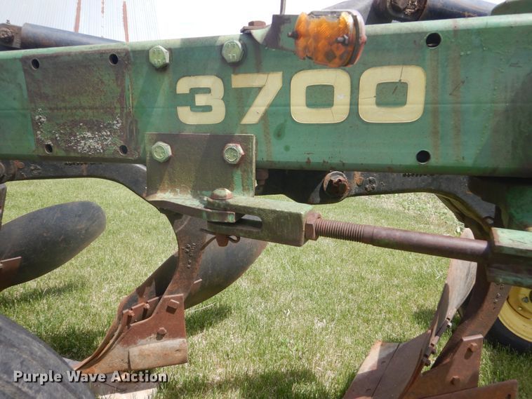 image for item GA9070 John Deere 3700 10 bottom plow