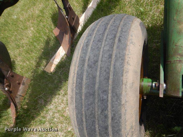 image for item GA9070 John Deere 3700 10 bottom plow