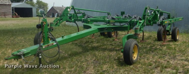 image for item GA9072 John Deere 2410 chisel plow