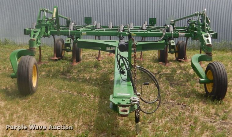 image for item GA9072 John Deere 2410 chisel plow