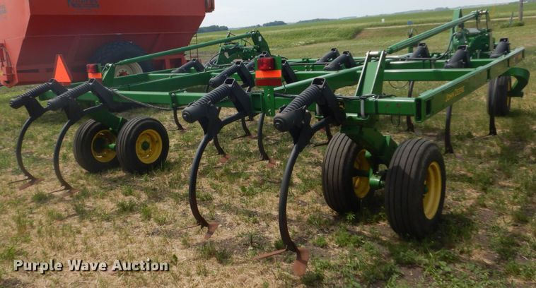 image for item GA9072 John Deere 2410 chisel plow