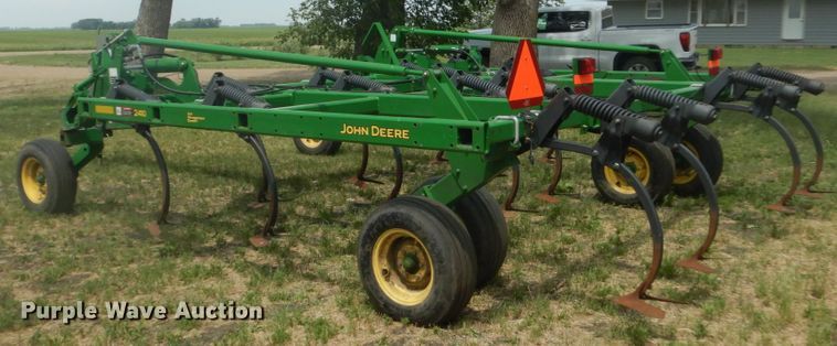 image for item GA9072 John Deere 2410 chisel plow