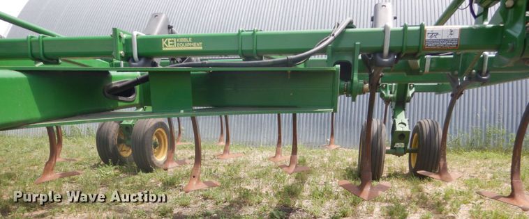 image for item GA9072 John Deere 2410 chisel plow