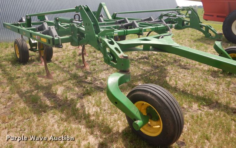 image for item GA9072 John Deere 2410 chisel plow