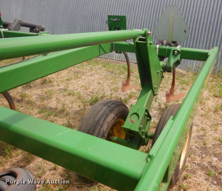 image for item GA9072 John Deere 2410 chisel plow