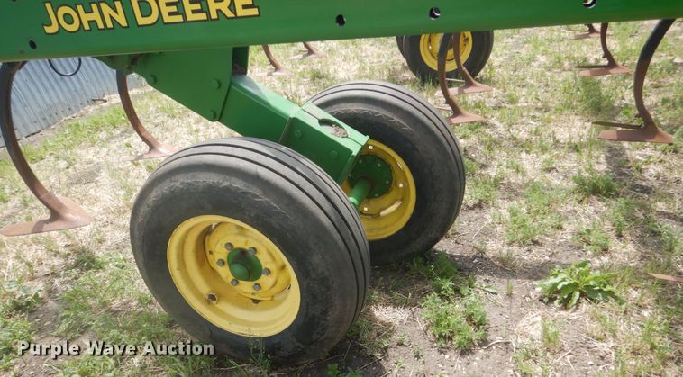 image for item GA9072 John Deere 2410 chisel plow