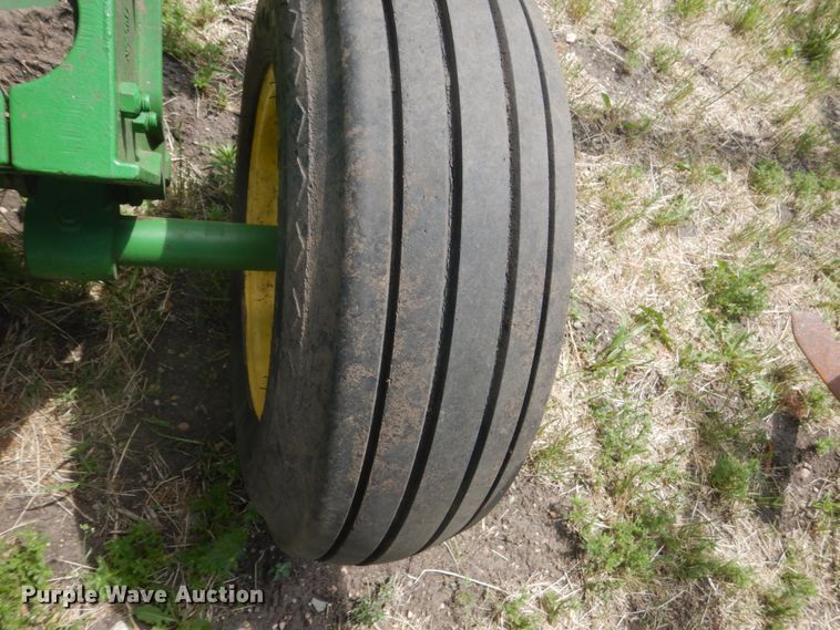 image for item GA9072 John Deere 2410 chisel plow