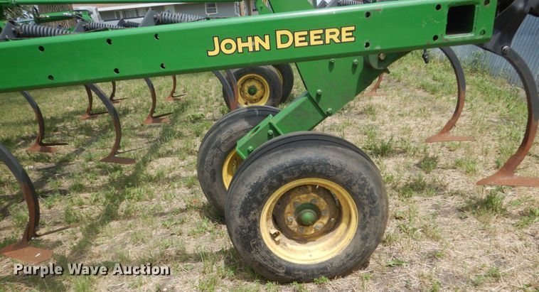 image for item GA9072 John Deere 2410 chisel plow