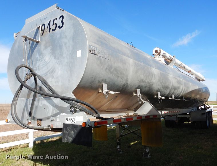 image for item GE9457 1999 Pacer feed delivery trailer