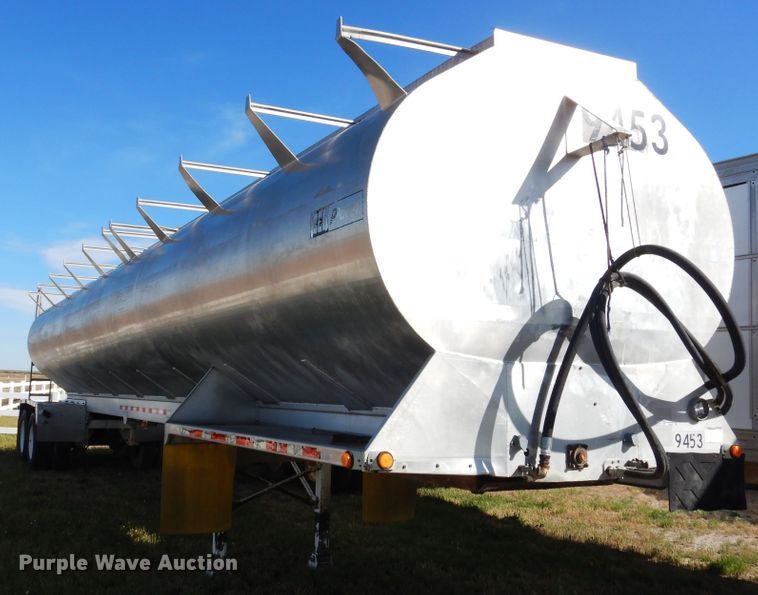 image for item GE9457 1999 Pacer feed delivery trailer