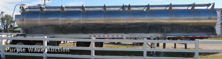 image for item GE9457 1999 Pacer feed delivery trailer