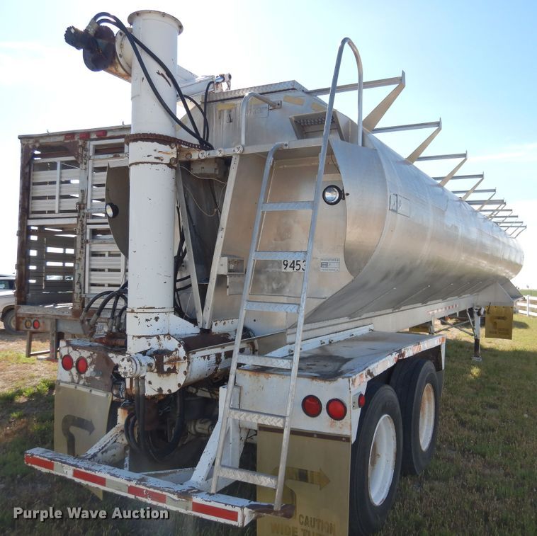 image for item GE9457 1999 Pacer feed delivery trailer