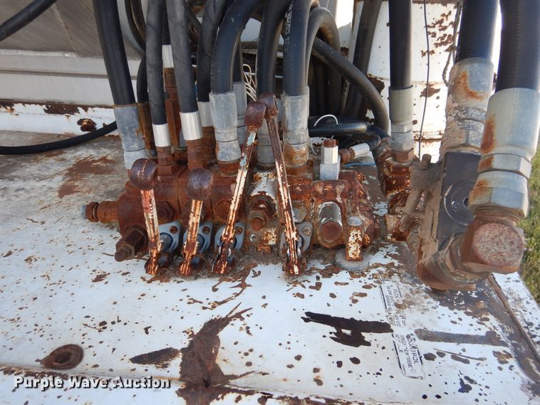 image for item GE9457 1999 Pacer feed delivery trailer