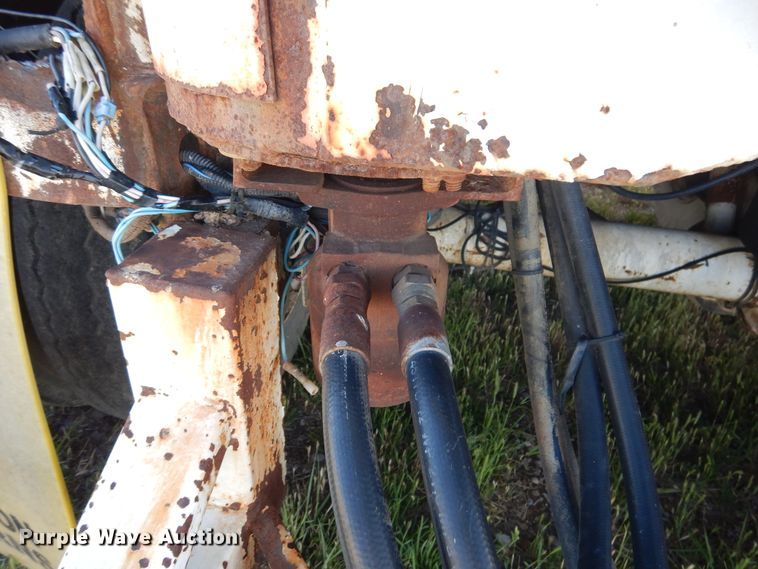 image for item GE9457 1999 Pacer feed delivery trailer