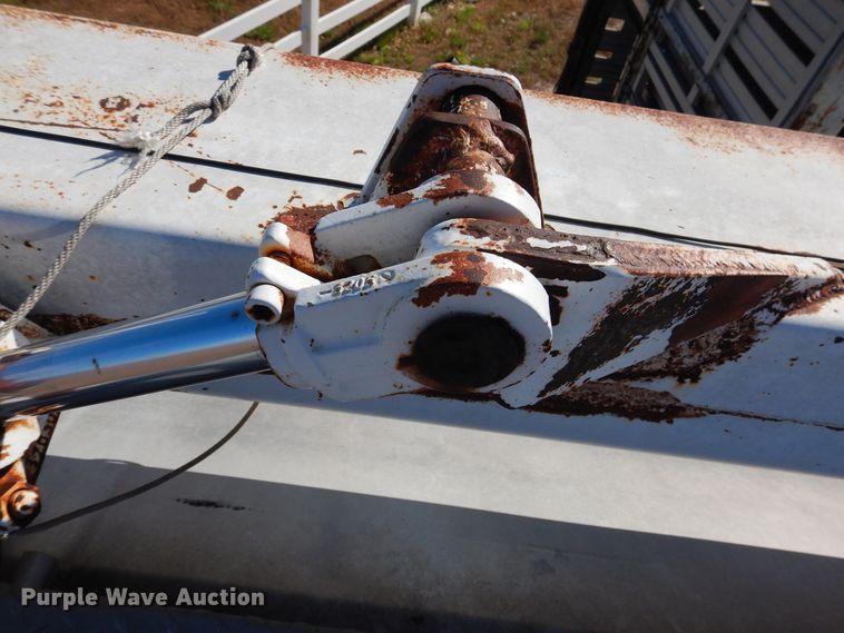 image for item GE9457 1999 Pacer feed delivery trailer