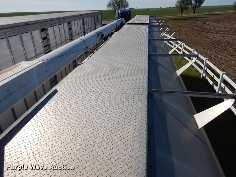 image for item GE9457 1999 Pacer feed delivery trailer