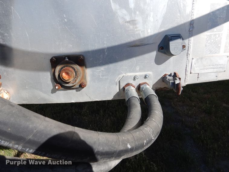 image for item GE9457 1999 Pacer feed delivery trailer