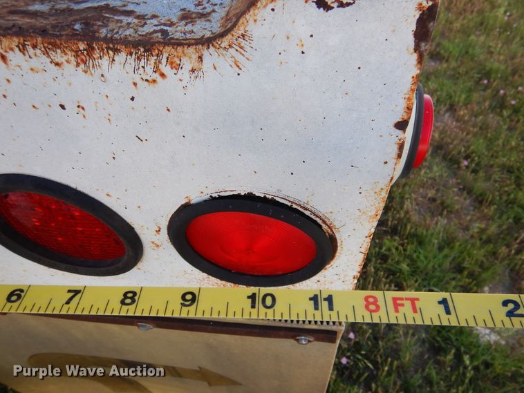 image for item GE9457 1999 Pacer feed delivery trailer