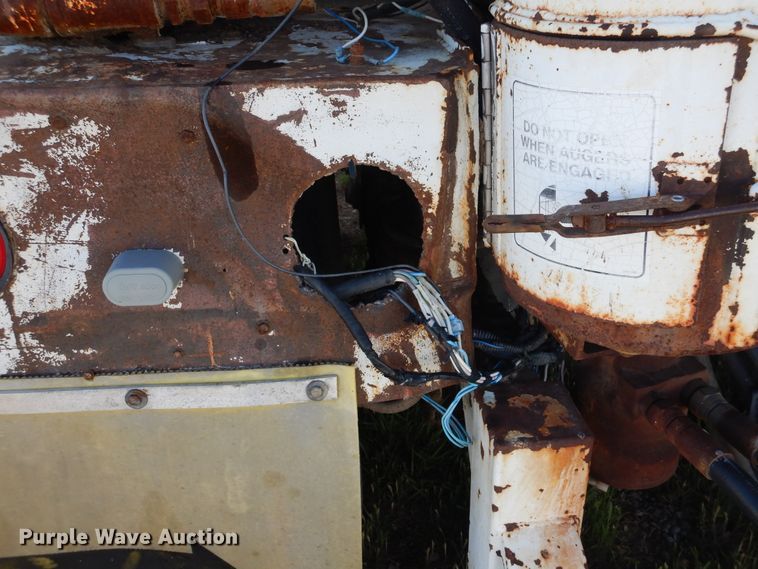 image for item GE9457 1999 Pacer feed delivery trailer