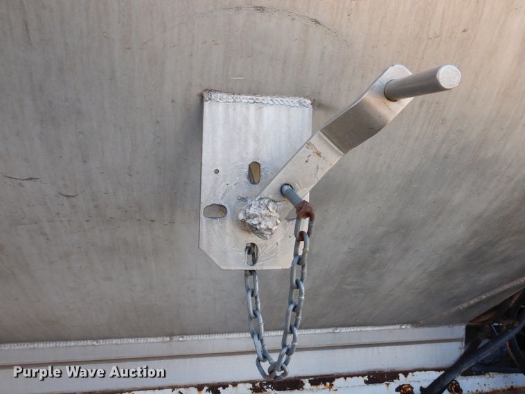 image for item GE9457 1999 Pacer feed delivery trailer